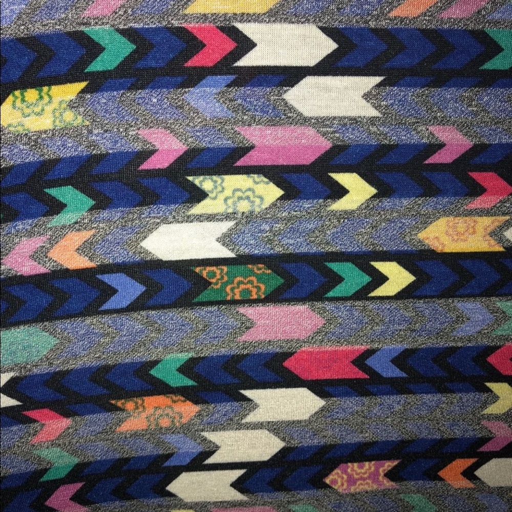 Lularoe Carly xs arrows htf print Bnwt